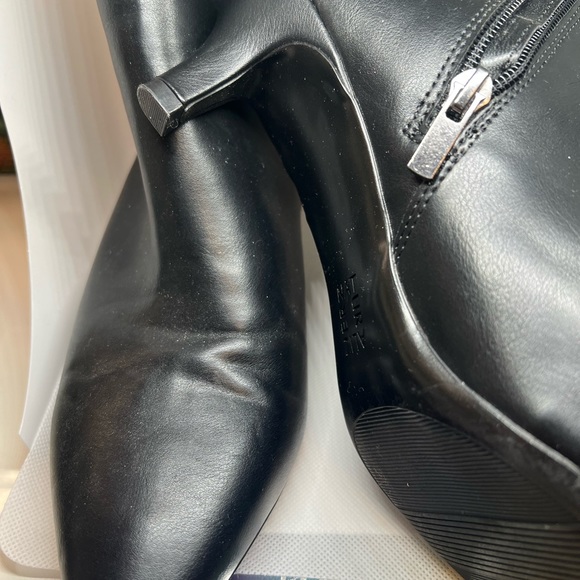 Naturalizer pointed toe booties - Picture 2 of 4